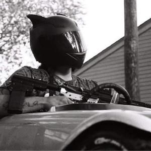 Meet your Posher, Kiing